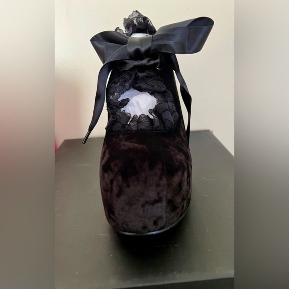 NIB Dolls Kill Widow Nocturnal Garden Platform Mary Janes in Black Velvet & Lace - Picture 11 of 16